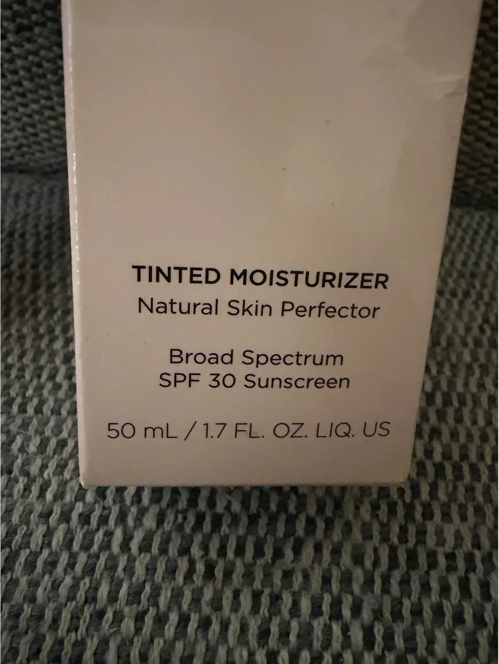 Laura Mercier Pearl Tinted Moisturizer 30spf